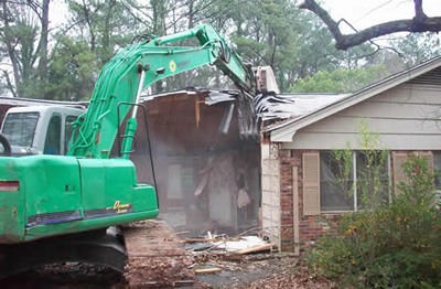 Atlanta, GA demolition service demolishing a home